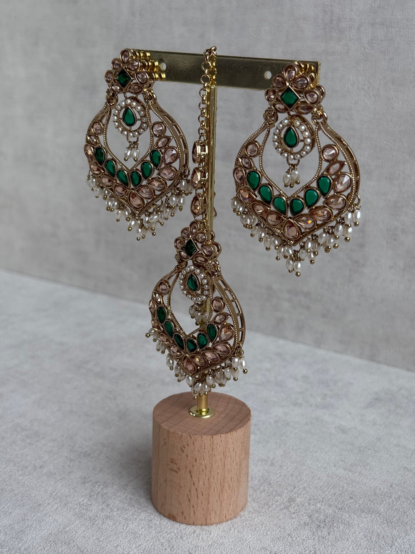 Ayura Designs Damini Tikka Set – Mirror-Cut Kundan Earrings & Tikka with Emerald Green Enamel and Pearl Detailing