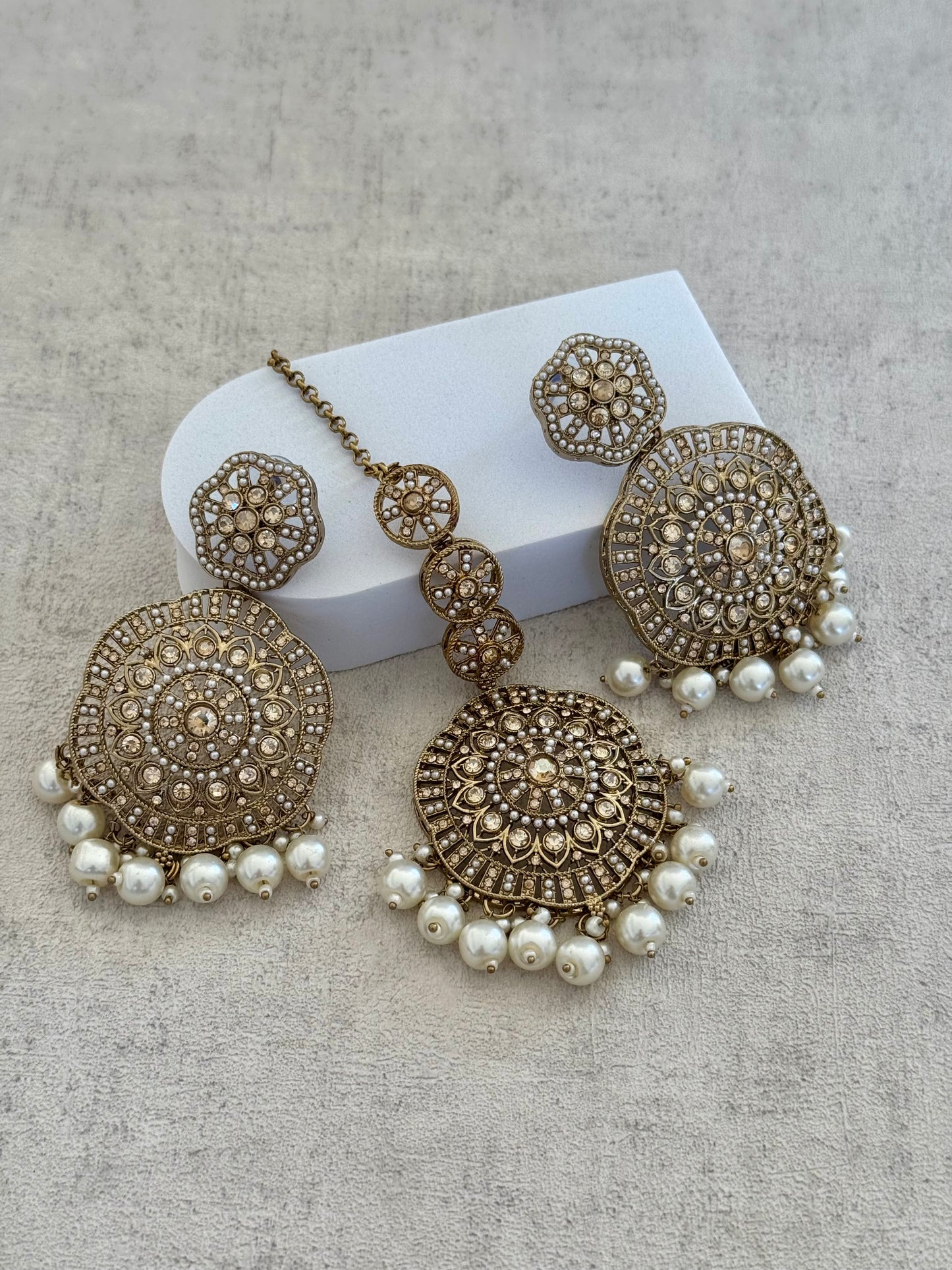 Ayura Designs Eraya Tikka Set – Antique Gold Earrings & Tikka with Pearl Accents