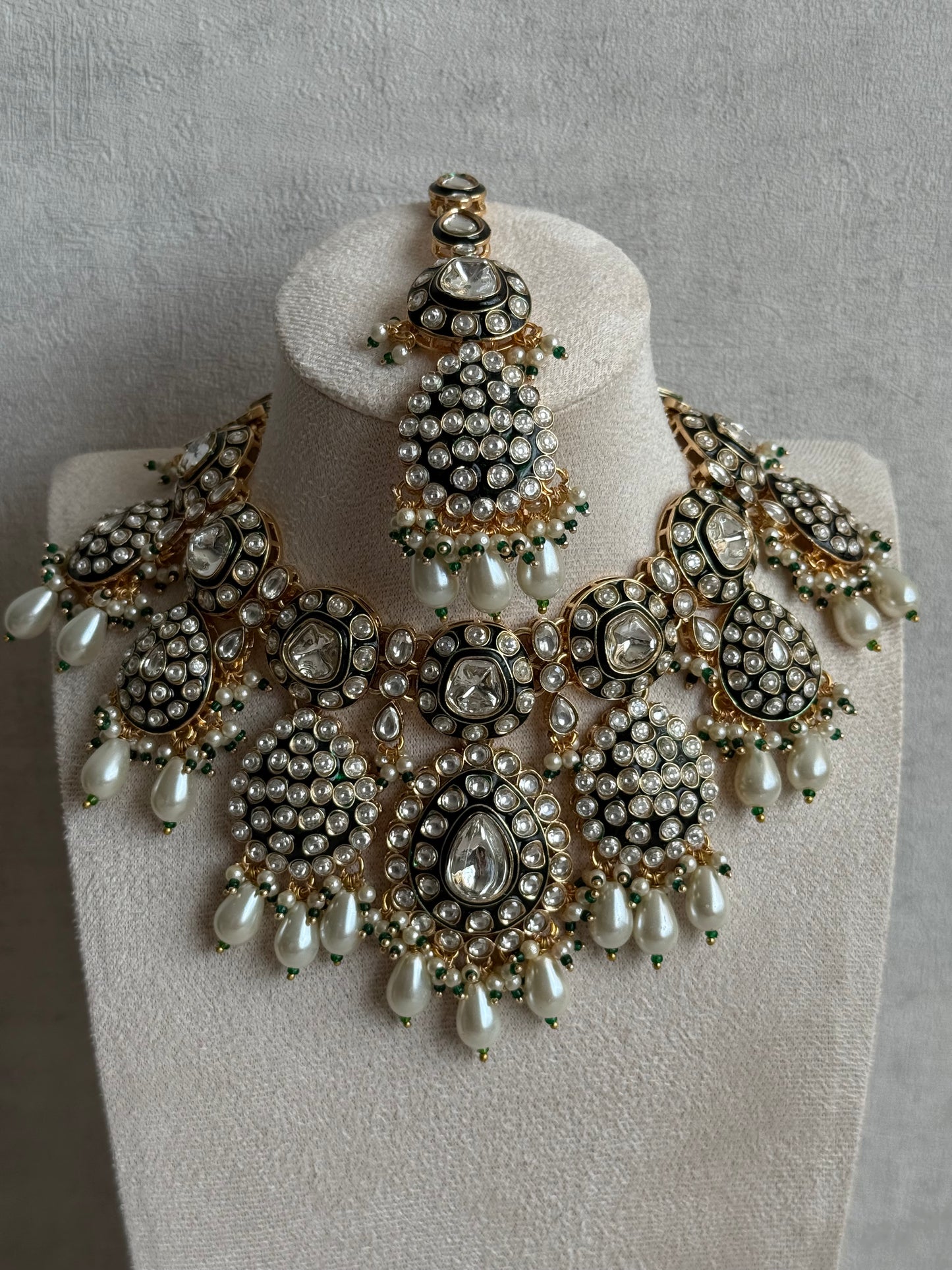Ayura Designs Ayesha Bridal Set with Necklace, Earrings, Tikka & Passa – Emerald Green Enamel, Mirror-Cut Stones, Pearls & Antique Gold Kundan Detailing