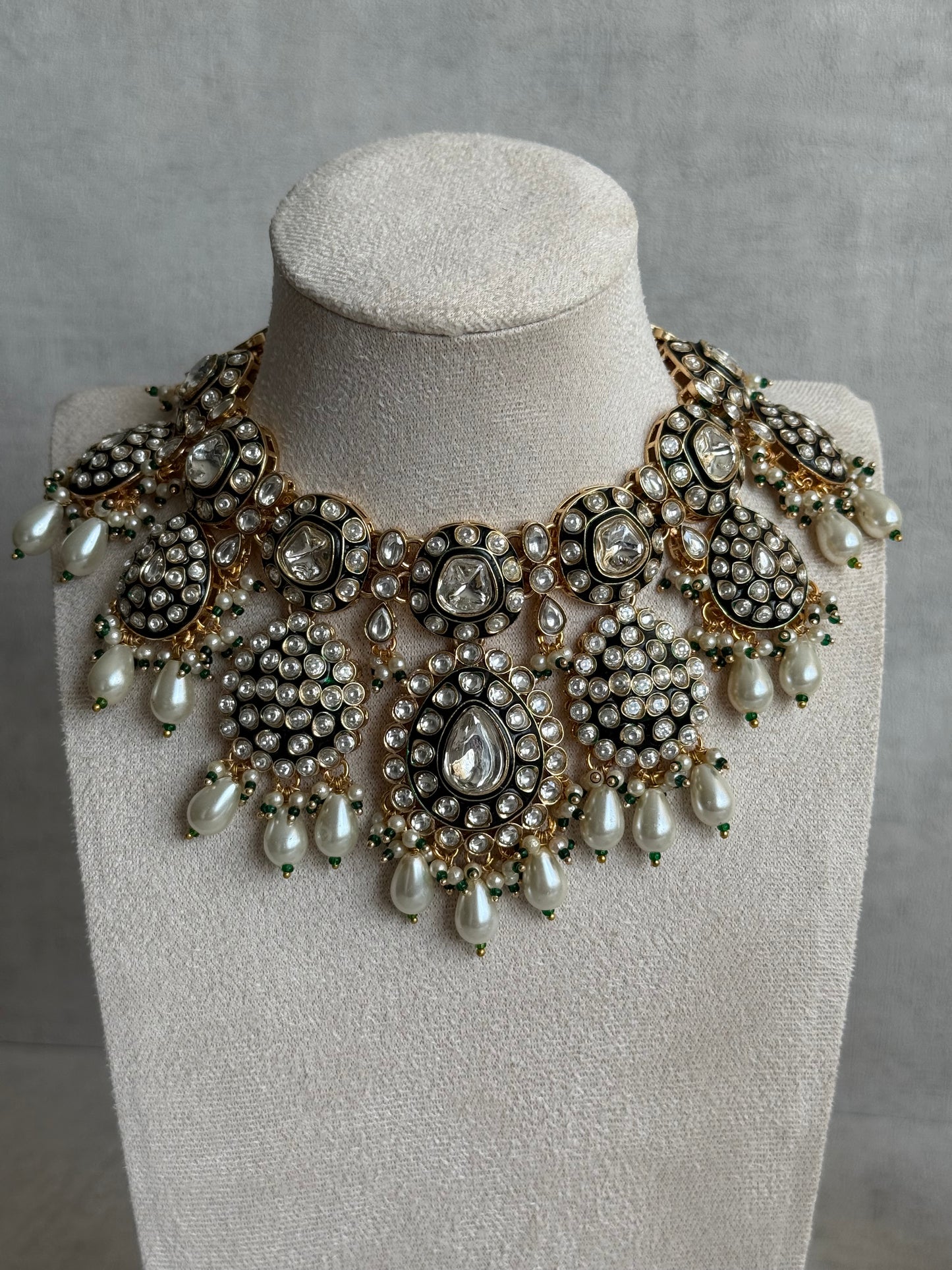 Ayura Designs Ayesha Bridal Set with Necklace, Earrings, Tikka & Passa – Emerald Green Enamel, Mirror-Cut Stones, Pearls & Antique Gold Kundan Detailing