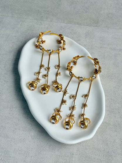 Ayura Designs Chand Haathphool – Antique Gold Hand Harness with Kundan-Style Mirror-Cut Stones & Pearl Detailing