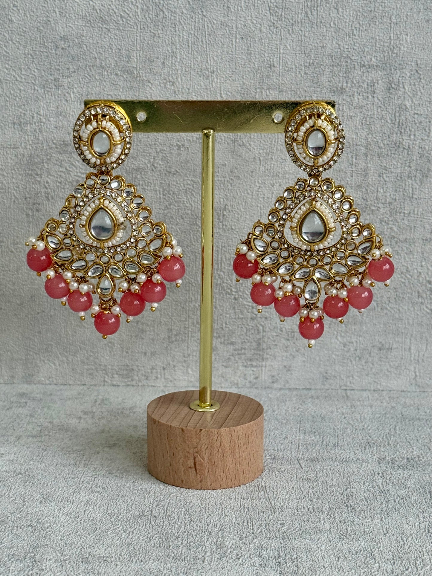 Ayura Designs Janvi Set with Necklace, Earrings & Tikka – Kundan Detailing, Peach Beads & Pearls Drops