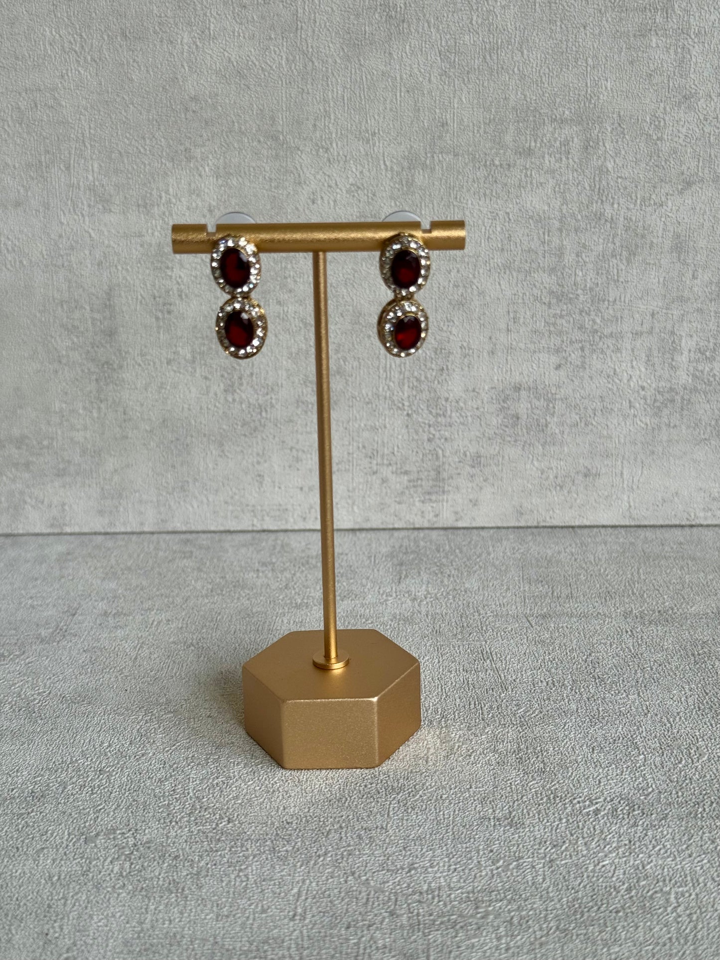 Ayura Designs Eira Set – Necklace, Earrings & Tikka with Ruby Red & Ivory Oval Stones in Antique Gold