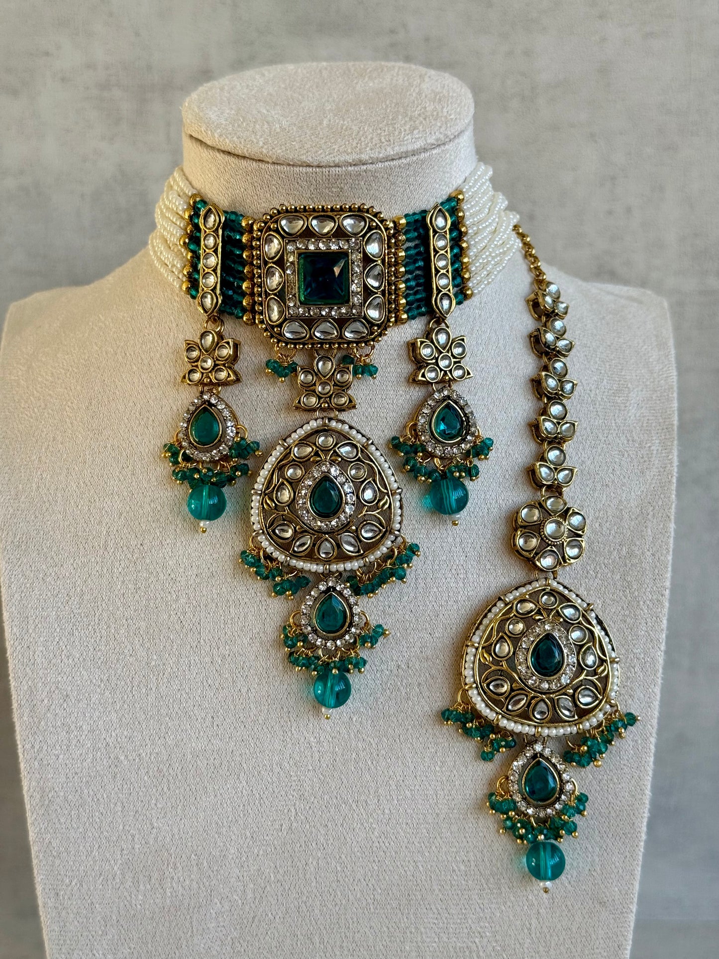 Ayura Designs Zarmeen Choker Set with Earrings & Tikka – Mirror-Cut Stones, Antique Gold Finish and Teal Green Beads