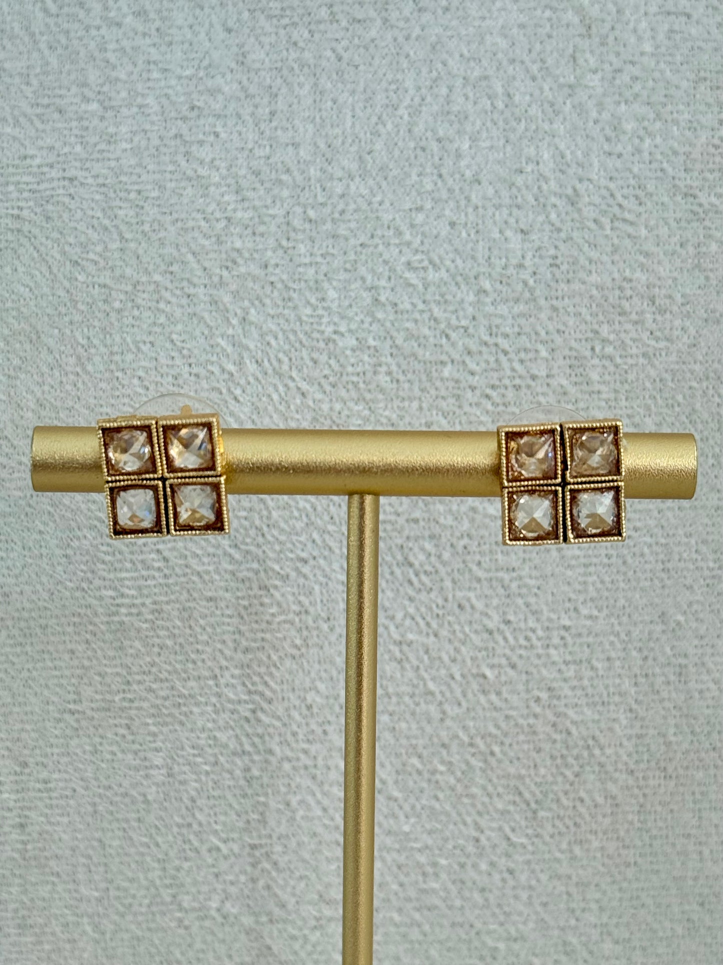 Ayura Designs Bhawani Set with Necklace & Stud Earrings – Square-Cut Kundan Stones in Antique Gold Finish