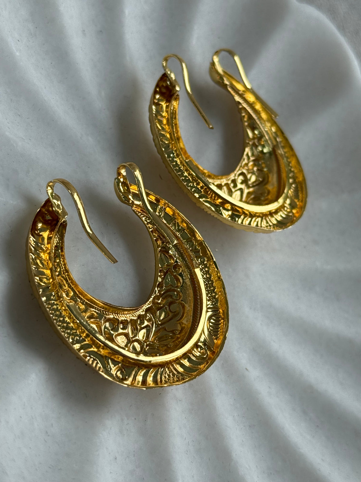 Ayura Designs Reeva Hair Pins – Embossed Crescent Moon Design & Gold Finish
