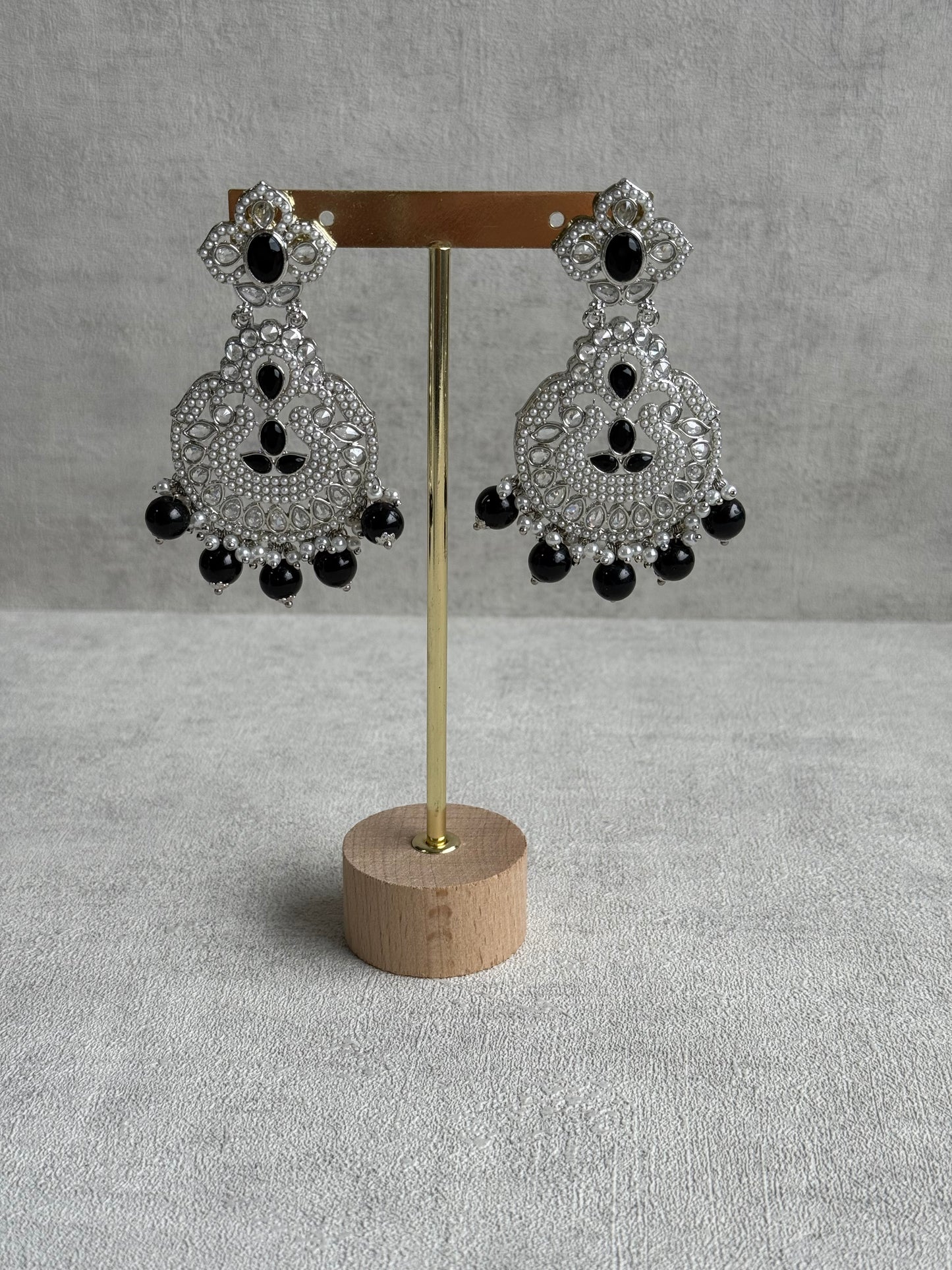 Ayura Designs Zarlish Set – Choker, Earrings & Tikka with Mirror-Cut Stones, Black & White Beads & Silver Finish