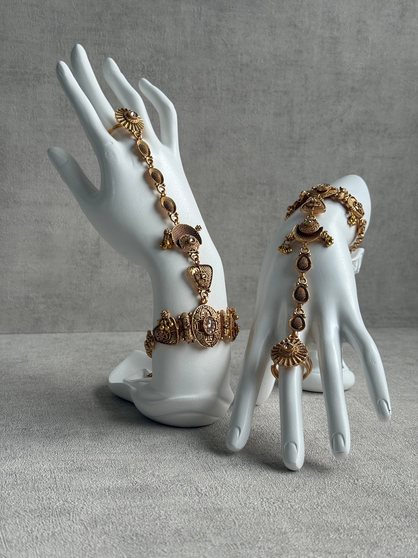 Ayura Designs Rewa Haathphool – Set of 2 Antique Gold Filigree Hand Ornament with Kundan Detailing