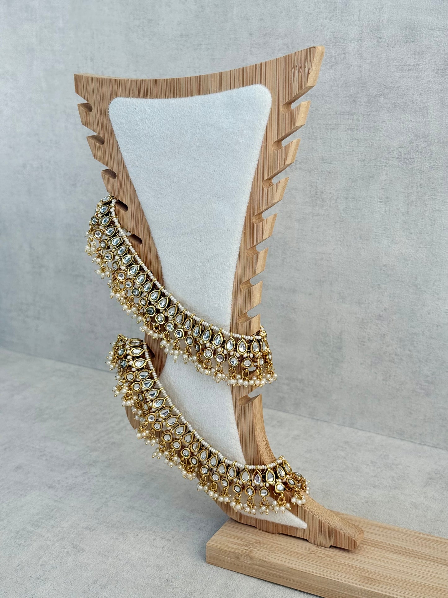 Ayura Designs Zanzi Payals – Kundan Teardrop Anklets with Pearl Cluster Detailing