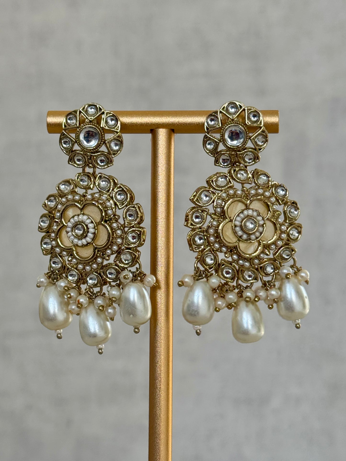 Ayura Designs Suroor Set – Antique Gold Kundan & Pearl Ensemble with Earrings & Tikka