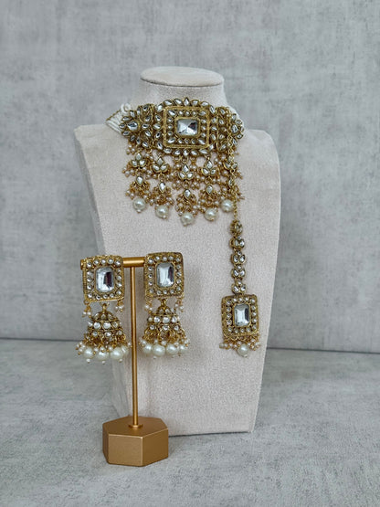 Ayura Designs Maya Choker Set – Luxurious Gold-Plated Kundan & Pearl Jewelry Ensemble with Choker, Earrings & Maang Tikka