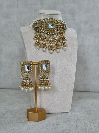 Ayura Designs Maya Choker Set – Luxurious Gold-Plated Kundan & Pearl Jewelry Ensemble with Choker, Earrings & Maang Tikka