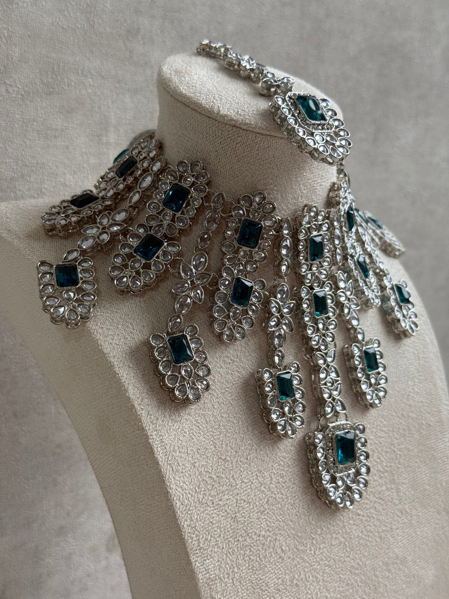 Ayura Designs Zinnia Set – Necklace, Earrings & Tikka with Teal Stones and Mirror-Cut Polki in Silver Finish