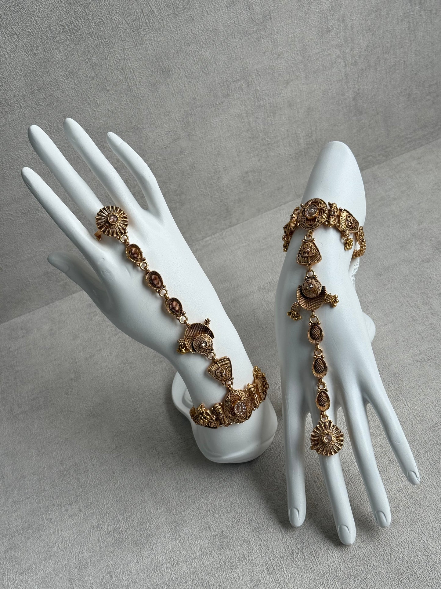 Ayura Designs Rewa Haathphool – Set of 2 Antique Gold Filigree Hand Ornament with Kundan Detailing