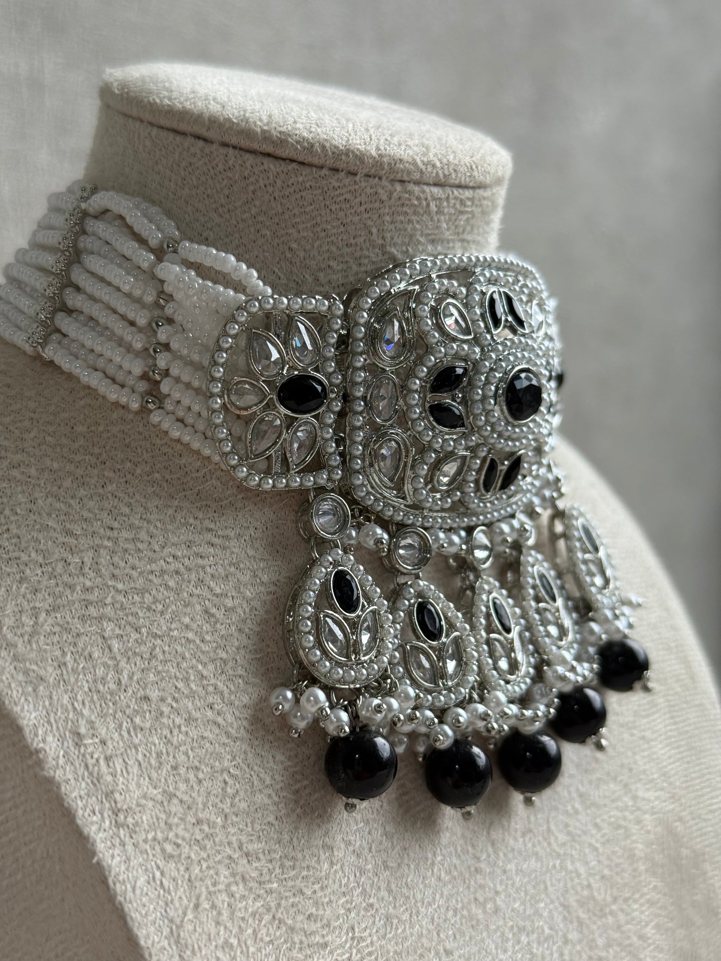 Ayura Designs Zarlish Set – Choker, Earrings & Tikka with Mirror-Cut Stones, Black & White Beads & Silver Finish