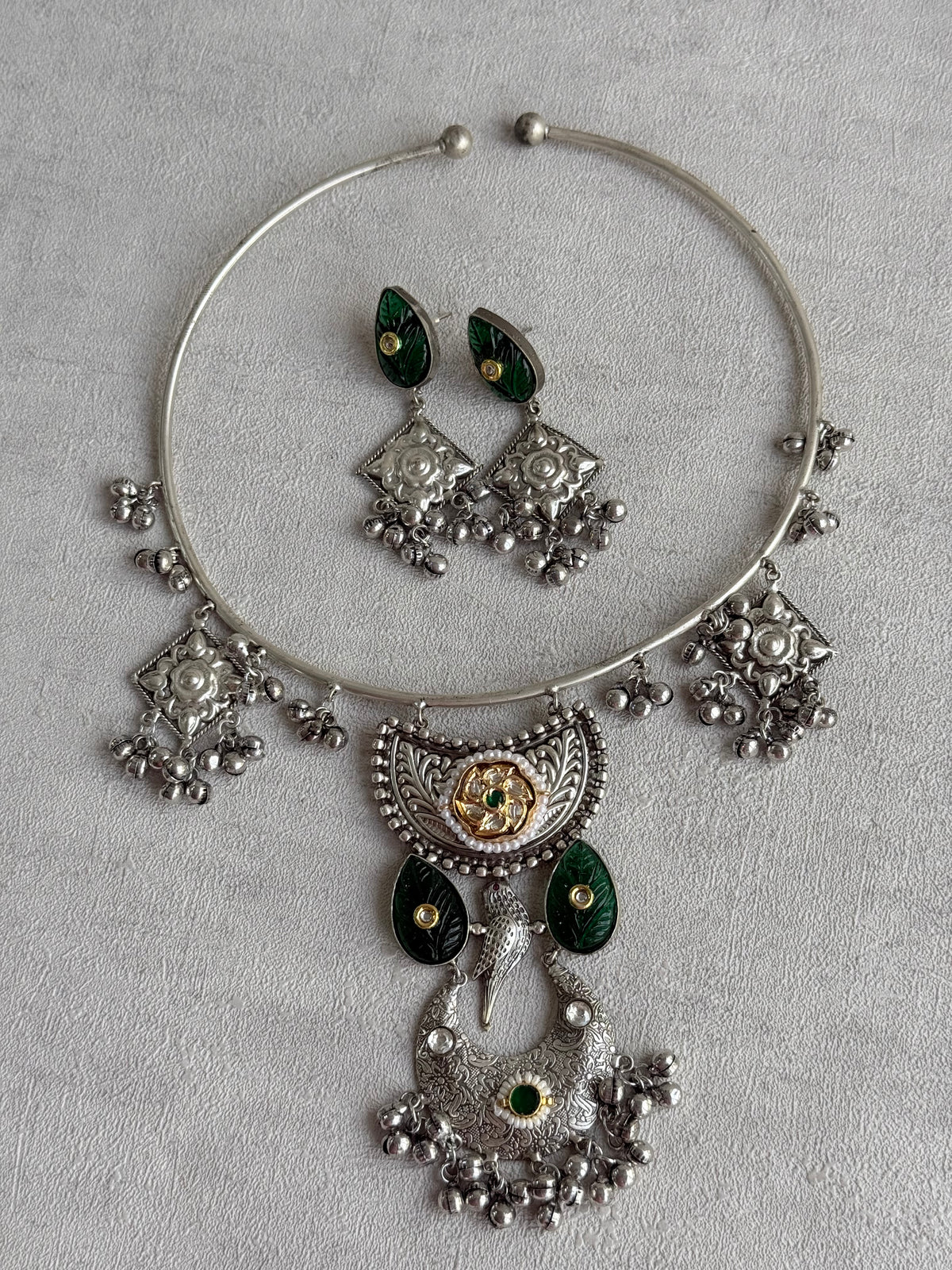 Ayura Designs Jiyana Collar Necklace Set – Emerald Green Carved Teardrop Stones & Oxidised Silver Finish