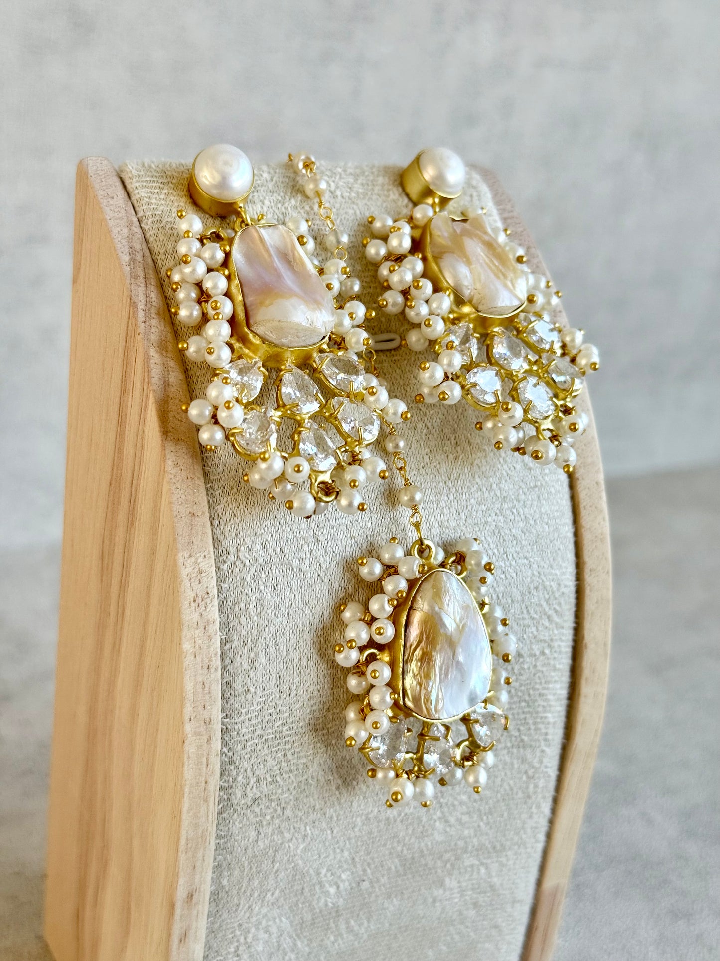 Ayura Designs Niamh Tikka Set – Baroque Pearl & Crystal Cluster Detailing in Antique Gold