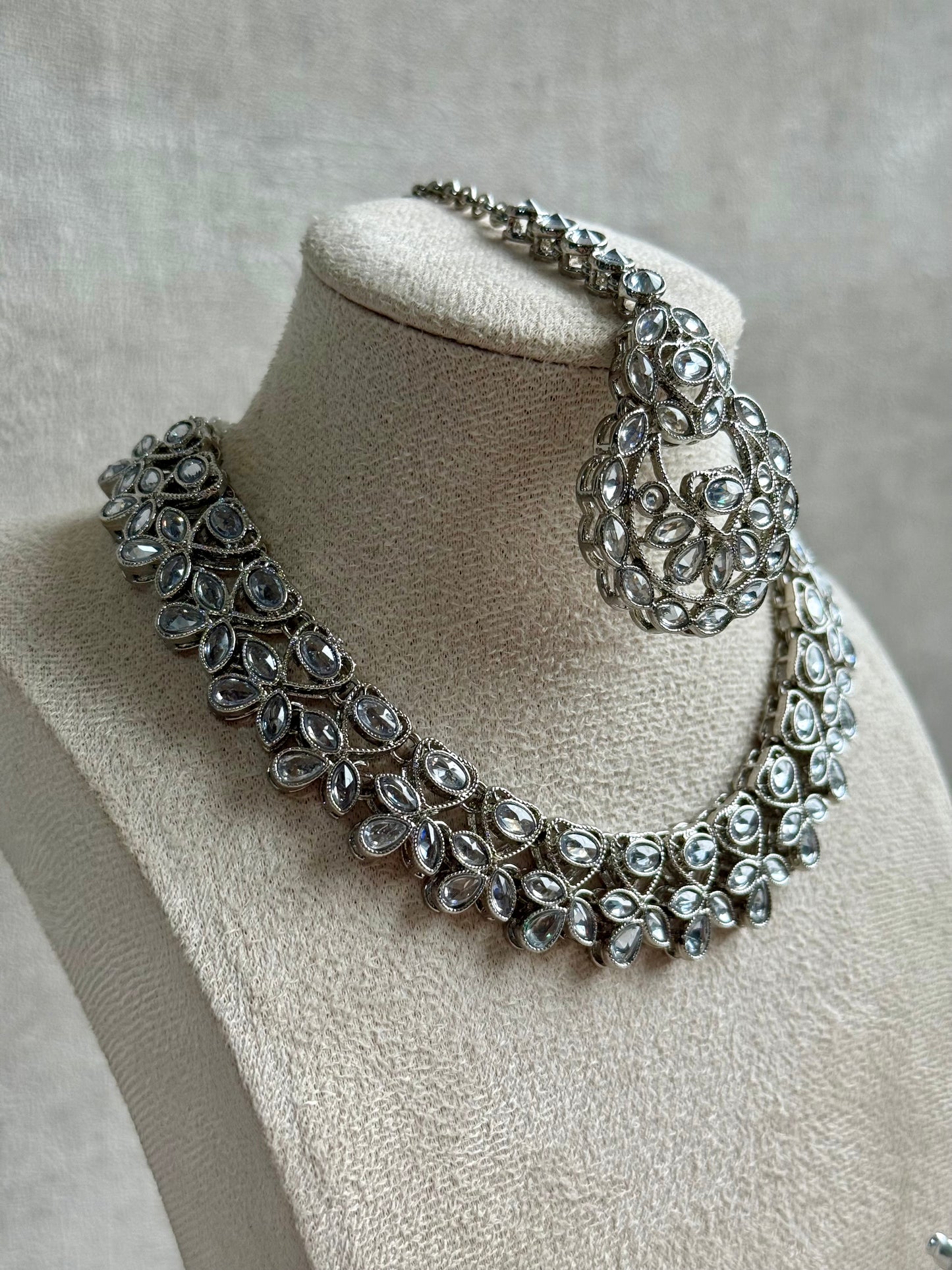 Ayura Designs Urwa Set – Necklace, Earrings & Tikka with Mirror-Cut Stones in Antique Silver Finish