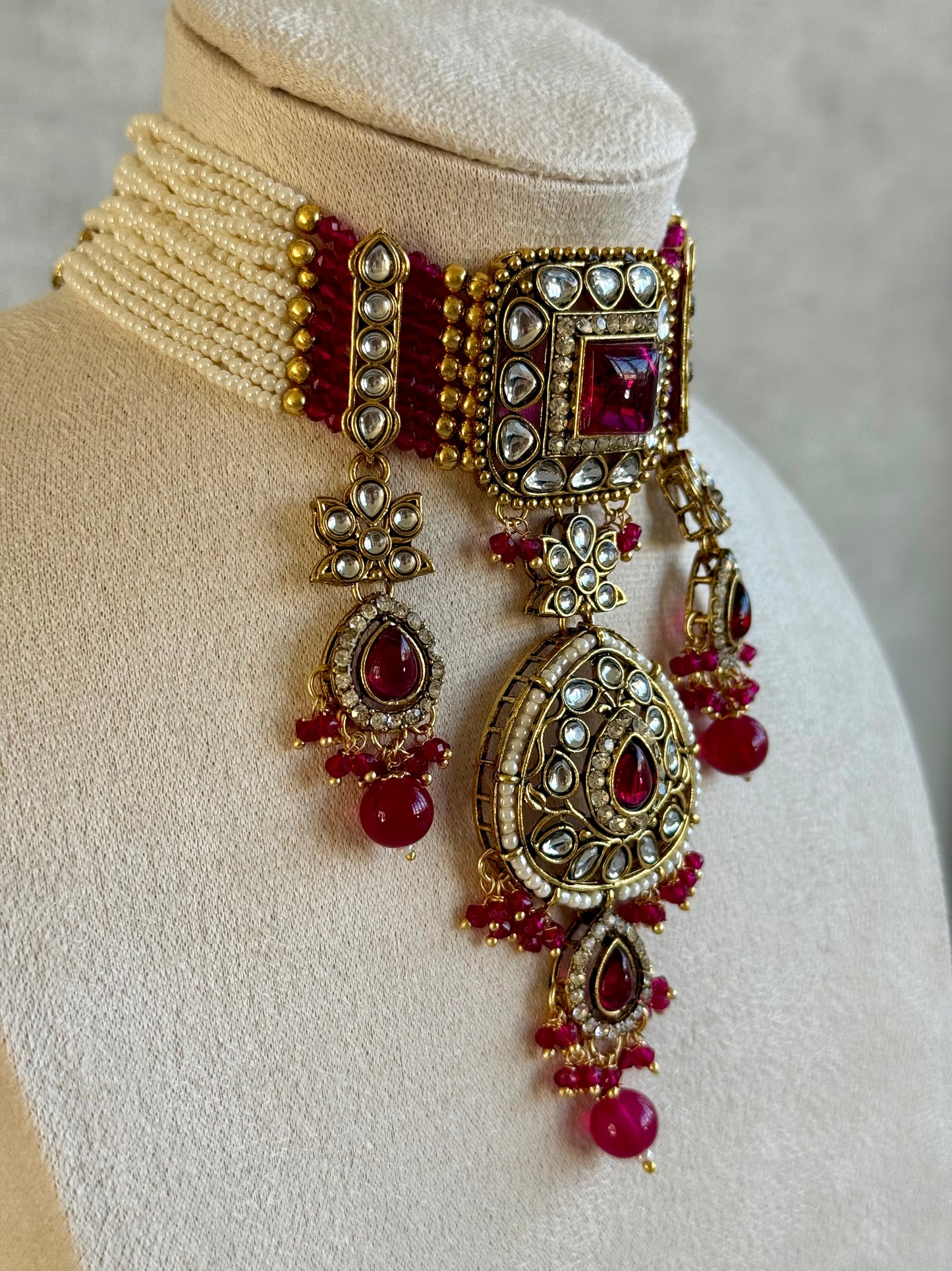 Ayura Designs Zarmeen Choker Set with Earrings & Tikka – Mirror-Cut Stones, Antique Gold Finish and Fuchsia Beads