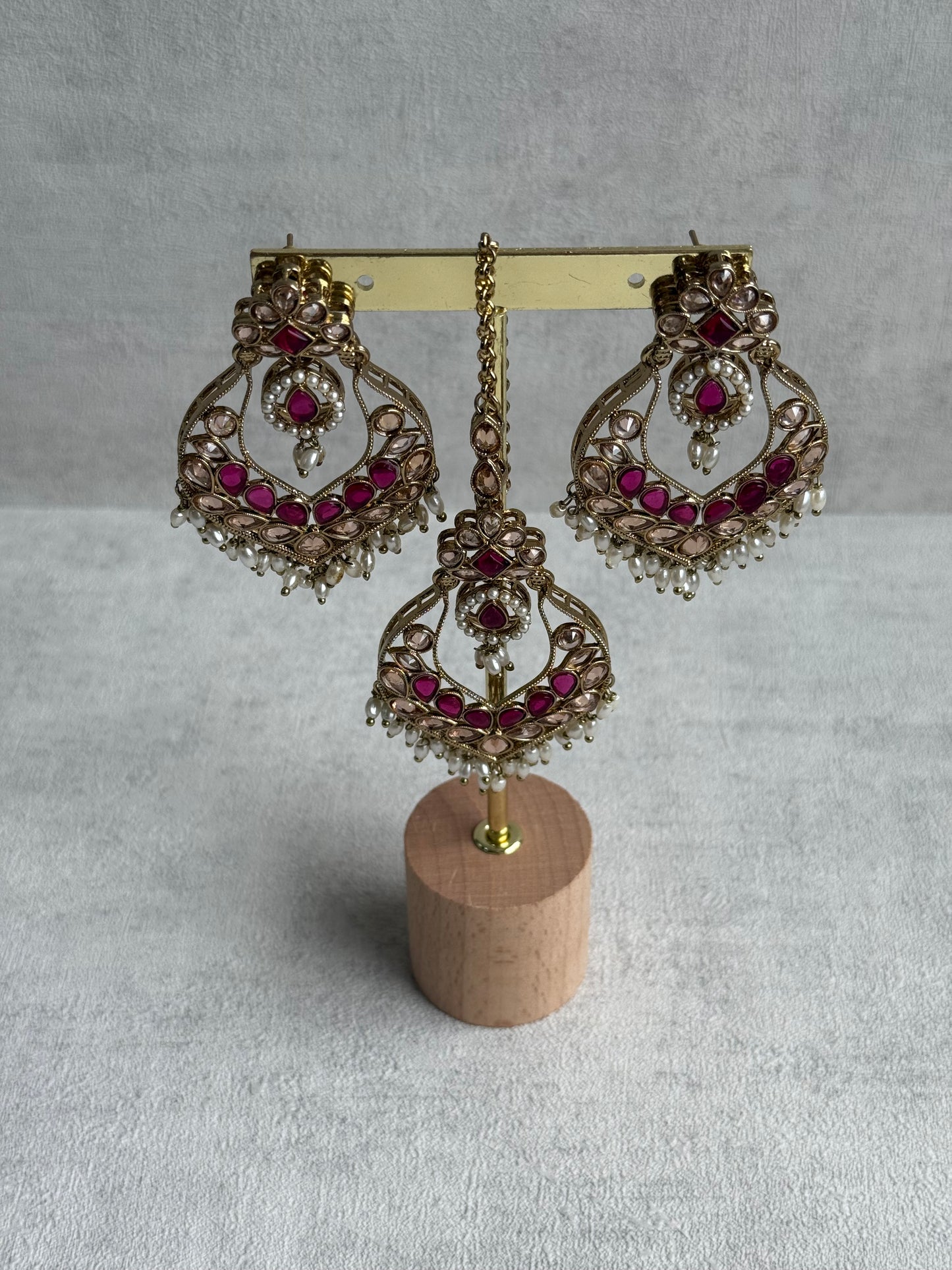 Ayura Designs Damini Tikka Set – Mirror-Cut Kundan Earrings & Tikka with Pink Enamel and Pearl Detailing