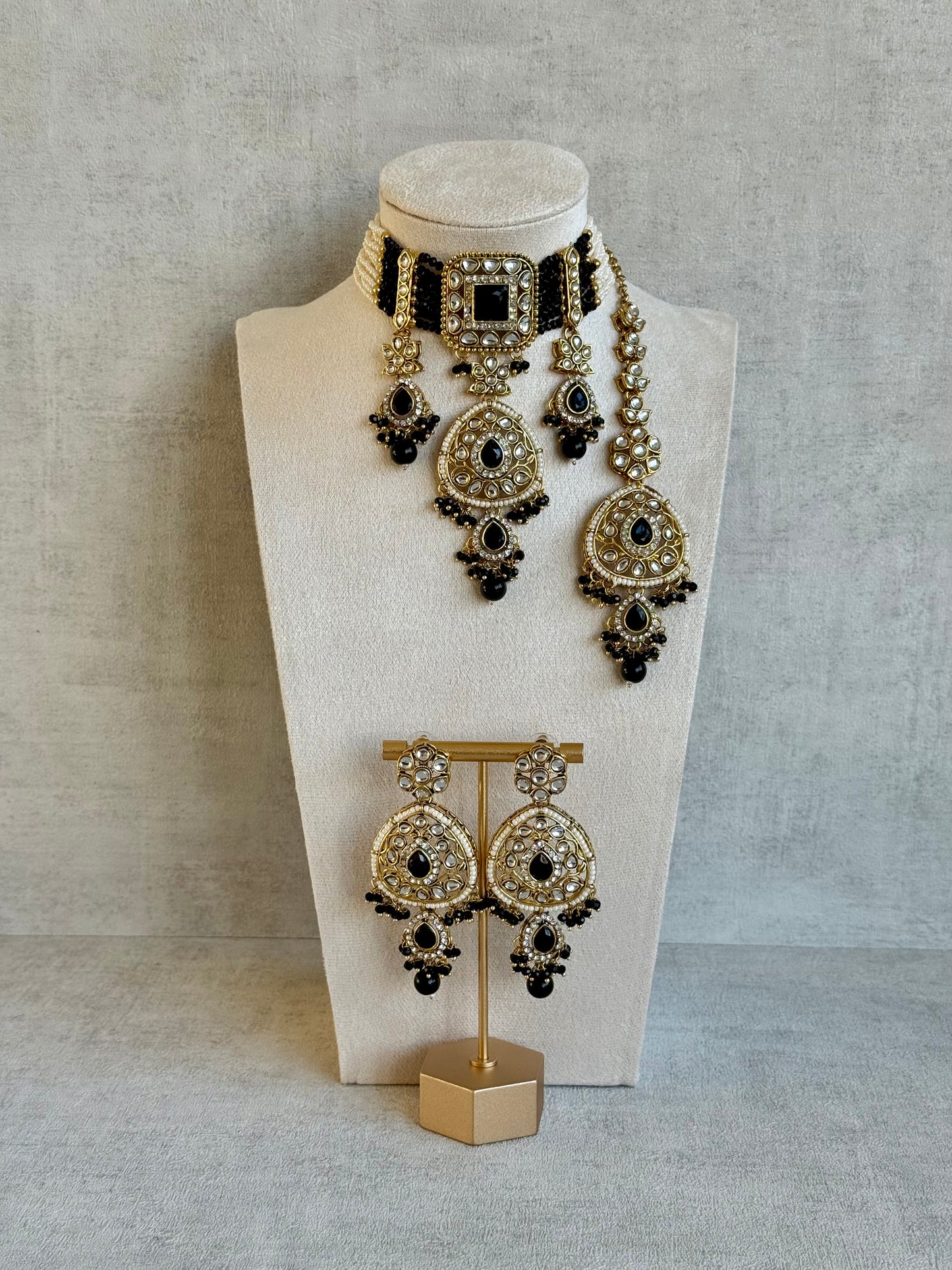 Ayura Designs Zarmeen Choker Set with Earrings & Tikka – Mirror-Cut Stones, Antique Gold Finish and Black Beads
