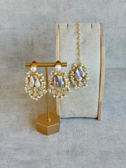 Ayura Designs Niamh Tikka Set – Grey Baroque Pearl & Crystal Cluster Detailing in Antique Gold