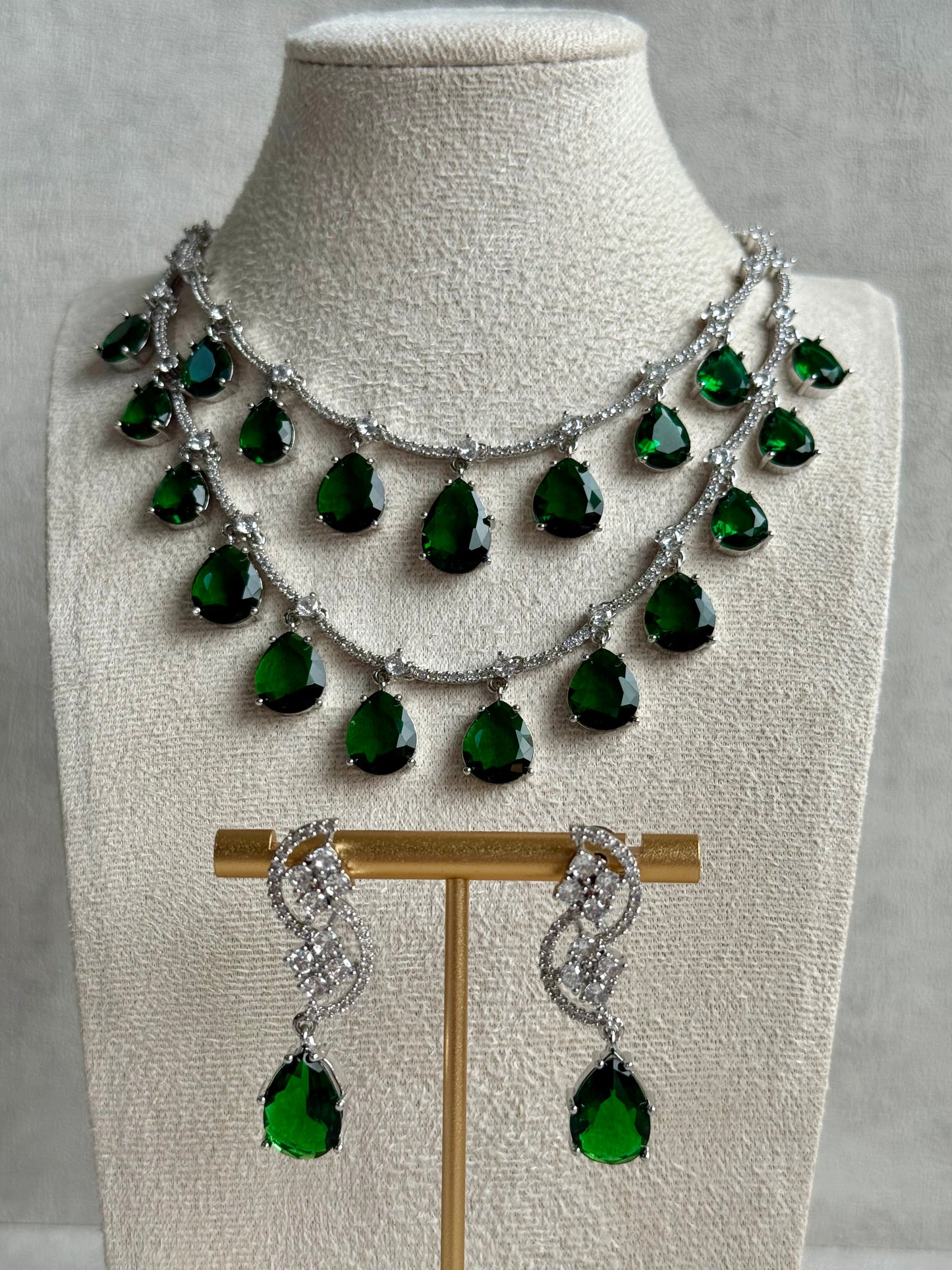 Ayura Designs Nida Set with Necklace & Earrings – Amethyst Purple Stones, Diamond-Cut Detailing & Silver Finish