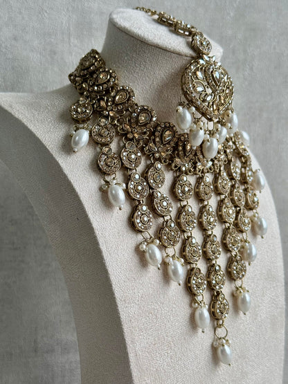 Ayura Designs Sameena Set – Opulent Champagne Gold Adorned with Luminous White Pearls Featuring a Statement Necklace, Tikka, and Chandelier Earrings