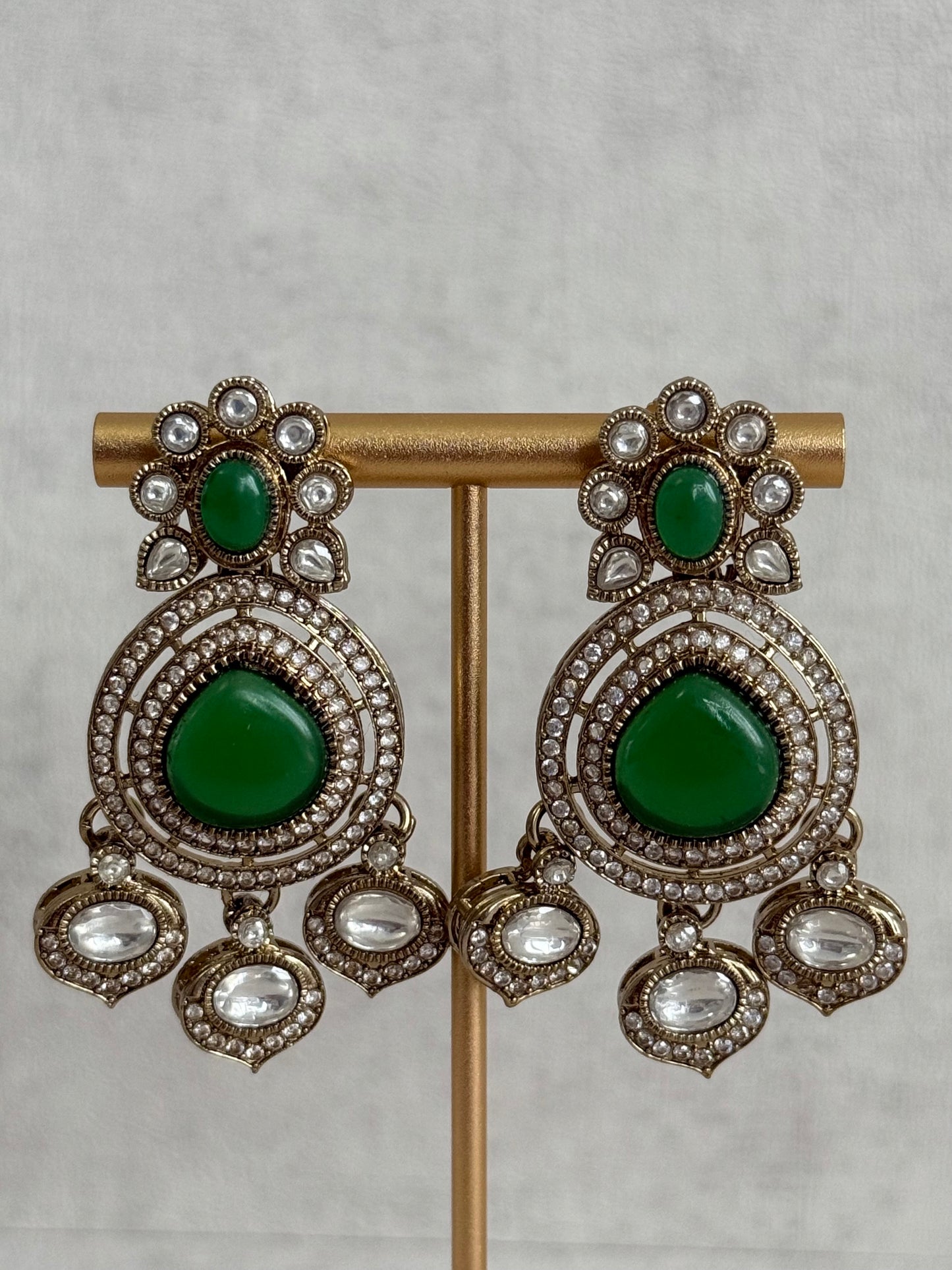 Ayura Designs Rahi Necklace Set with Earrings & Tikka – Emerald Green Stones with Mirror-Cut Detailing & Pearl Strands