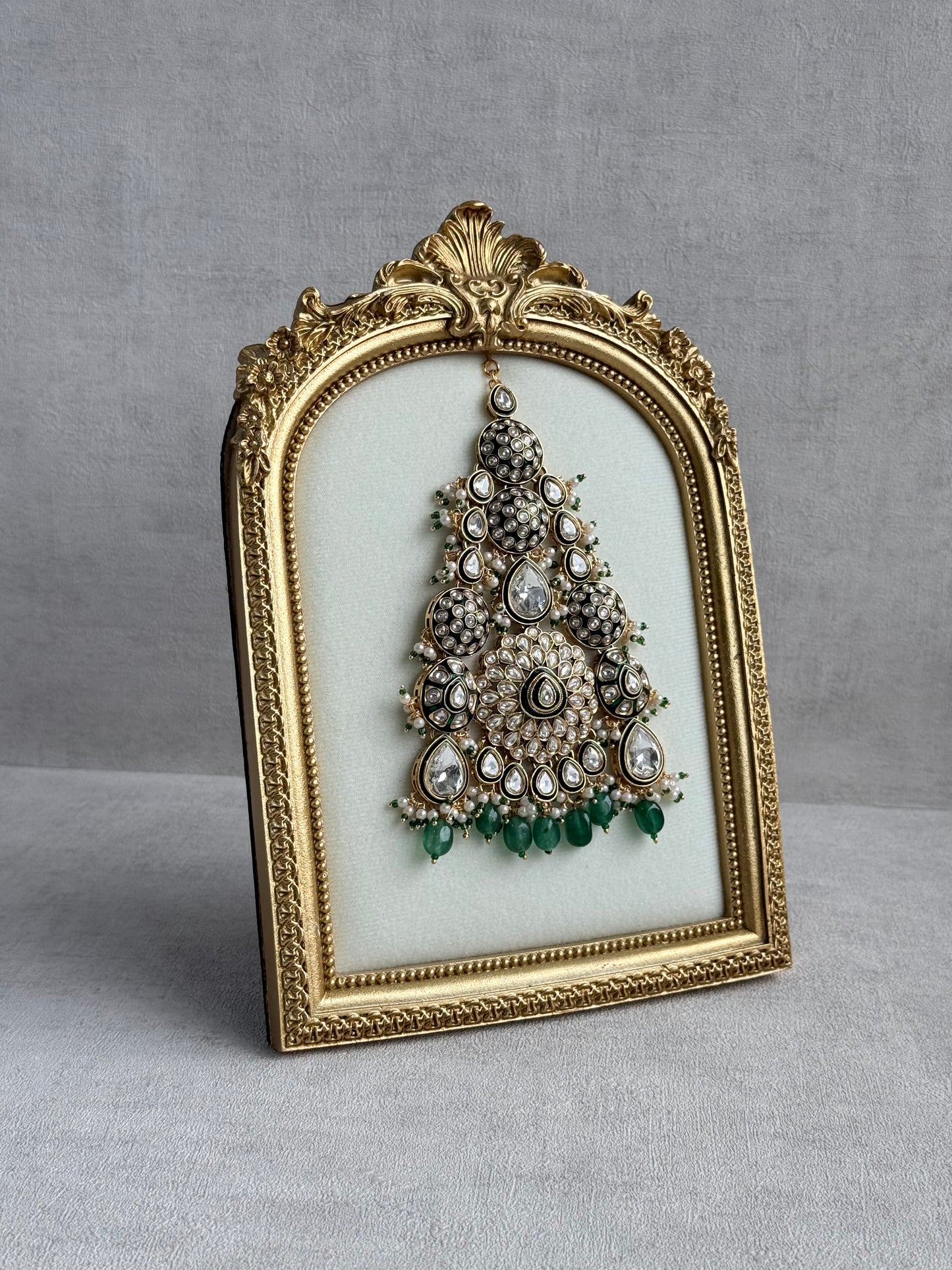 Ayura Designs Zoha Jhoomar Passa – Mirror-Cut Kundan with Emerald Green Drops, Pearl Detailing & Antique Gold Finish