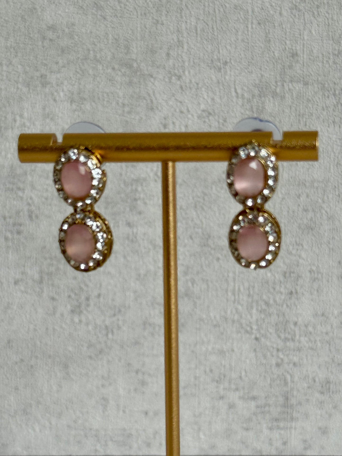 Ayura Designs Eira Set – Necklace, Earrings & Tikka with Blush Pink & Ivory Oval Stones in Antique Gold