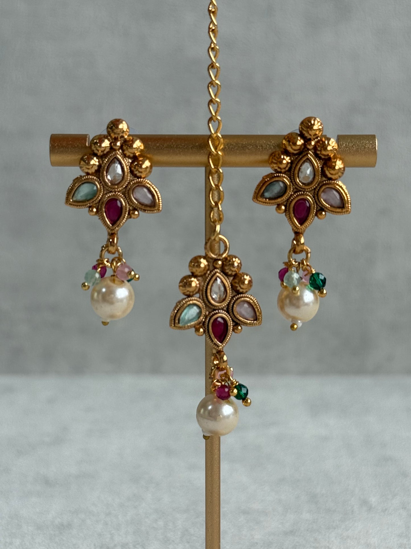 Ayura Designs Oorvi Set – Necklace, Earrings & Tikka with Mirror-Cut Multicolour Stones & Polished Gold Finish