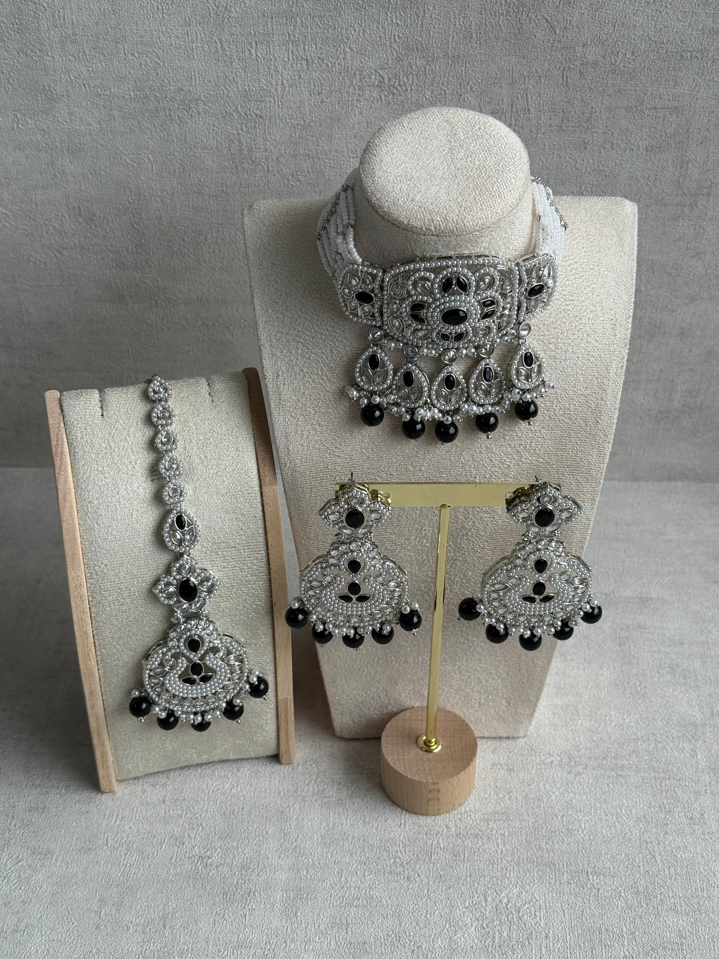 Ayura Designs Zarlish Set – Choker, Earrings & Tikka with Mirror-Cut Stones, Black & White Beads & Silver Finish