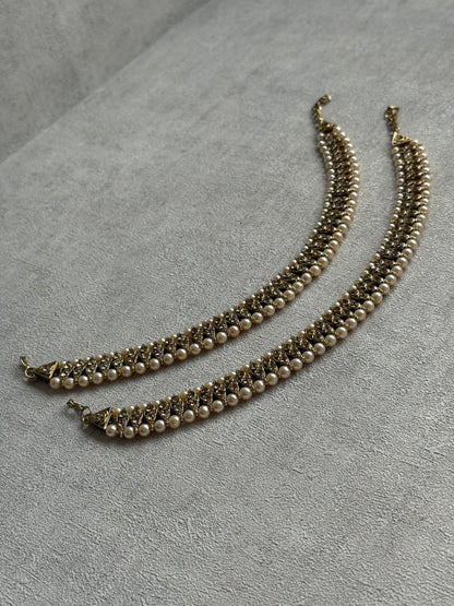 Ayura Designs Chandni Payals – Kundan Anklets with Ivory Pearls & Antique Gold Finish