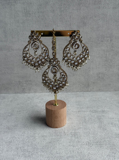 Ayura Designs Damini Tikka Set – Mirror-Cut Crystal Kundan Earrings & Tikka with Pearl Detailing