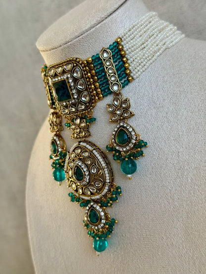Ayura Designs Zarmeen Choker Set with Earrings & Tikka – Mirror-Cut Stones, Antique Gold Finish and Teal Green Beads