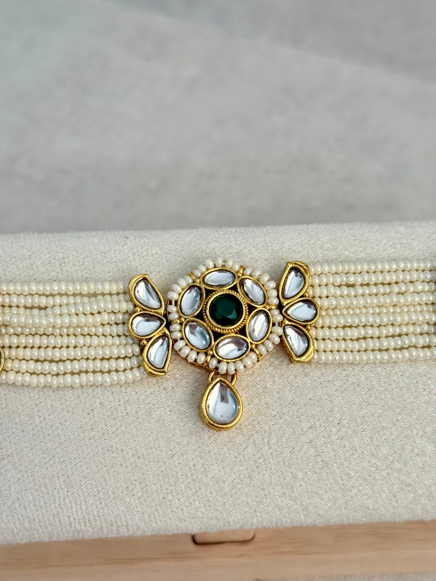 Ayura Designs Daisy Sheeshphool – Kundan & Pearl Headpiece with Emerald Floral Centre Motif