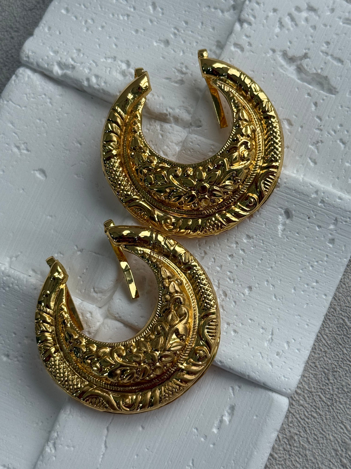 Ayura Designs Reeva Hair Pins – Embossed Crescent Moon Design & Gold Finish