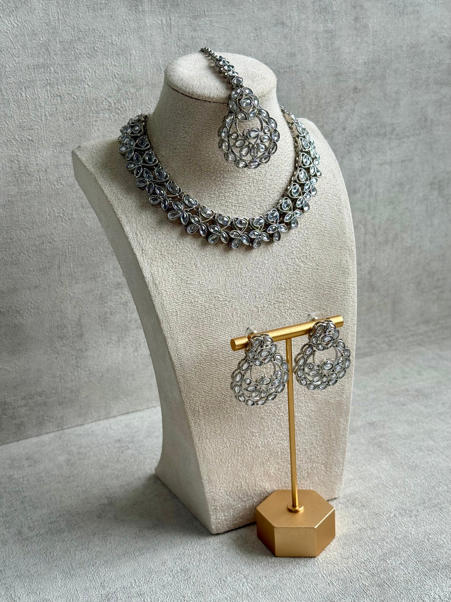 Ayura Designs Urwa Set – Necklace, Earrings & Tikka with Mirror-Cut Stones in Antique Silver Finish