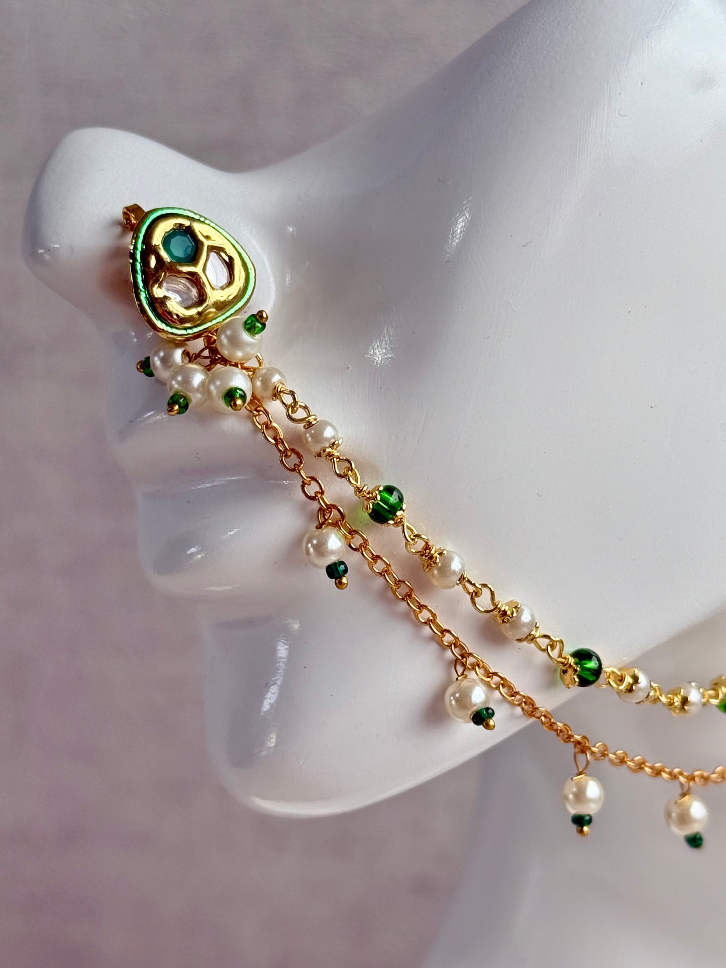 Ayura Designs Fakira Nose Ring – Kundan-Style Detailing with Emerald & Pearl Chain