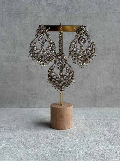 Ayura Designs Damini Tikka Set – Mirror-Cut Crystal Kundan Earrings & Tikka with Pearl Detailing
