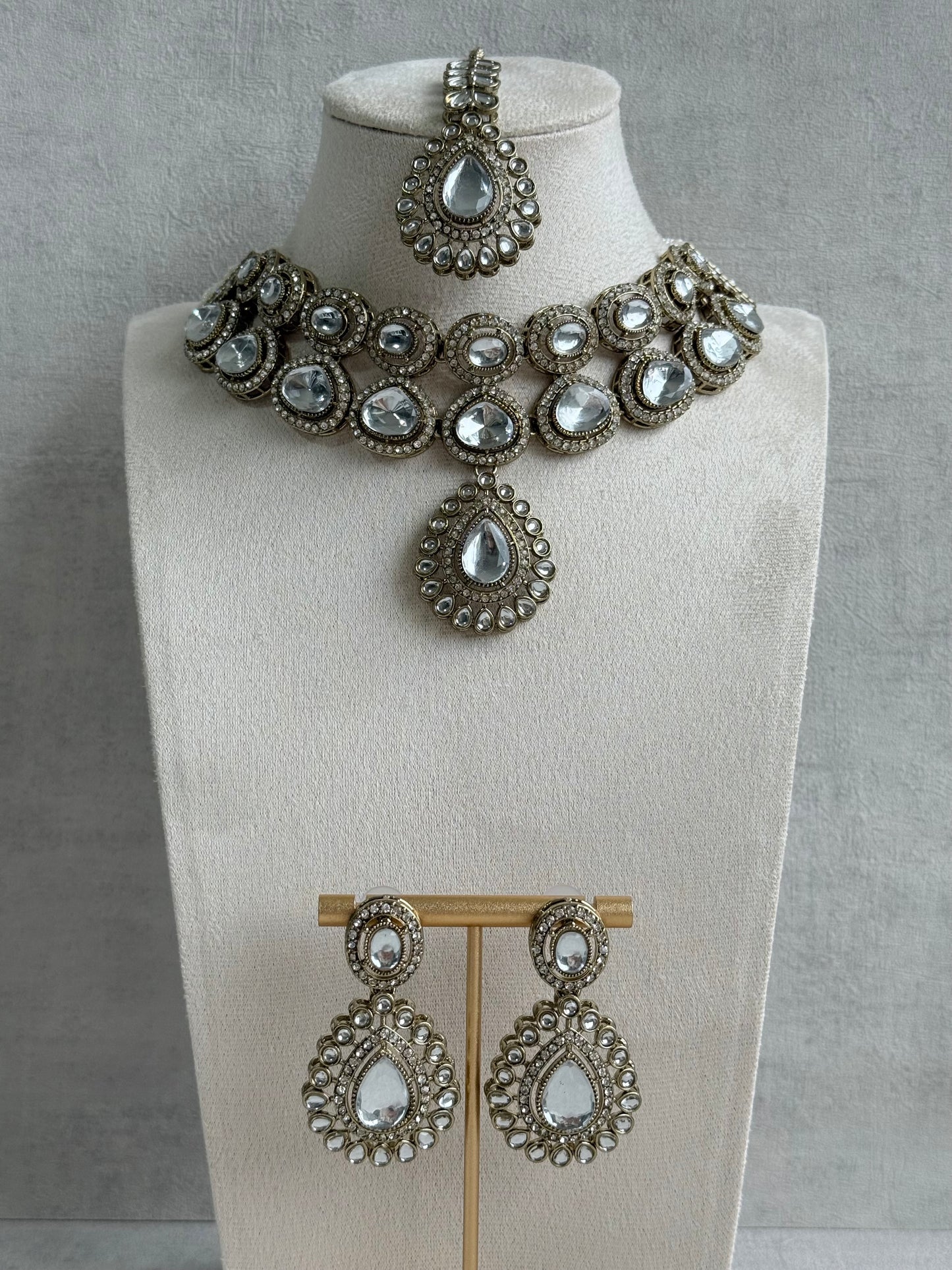 Ayura Designs Tamara Set with Necklace, Earrings & Tikka – All Mirror-Cut Stones with Kundan Detailing in Antique Gold Finish