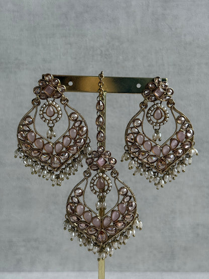 Ayura Designs Damini Tikka Set – Mirror-Cut Kundan Earrings & Tikka with Blush Pink Enamel and Pearl Detailing
