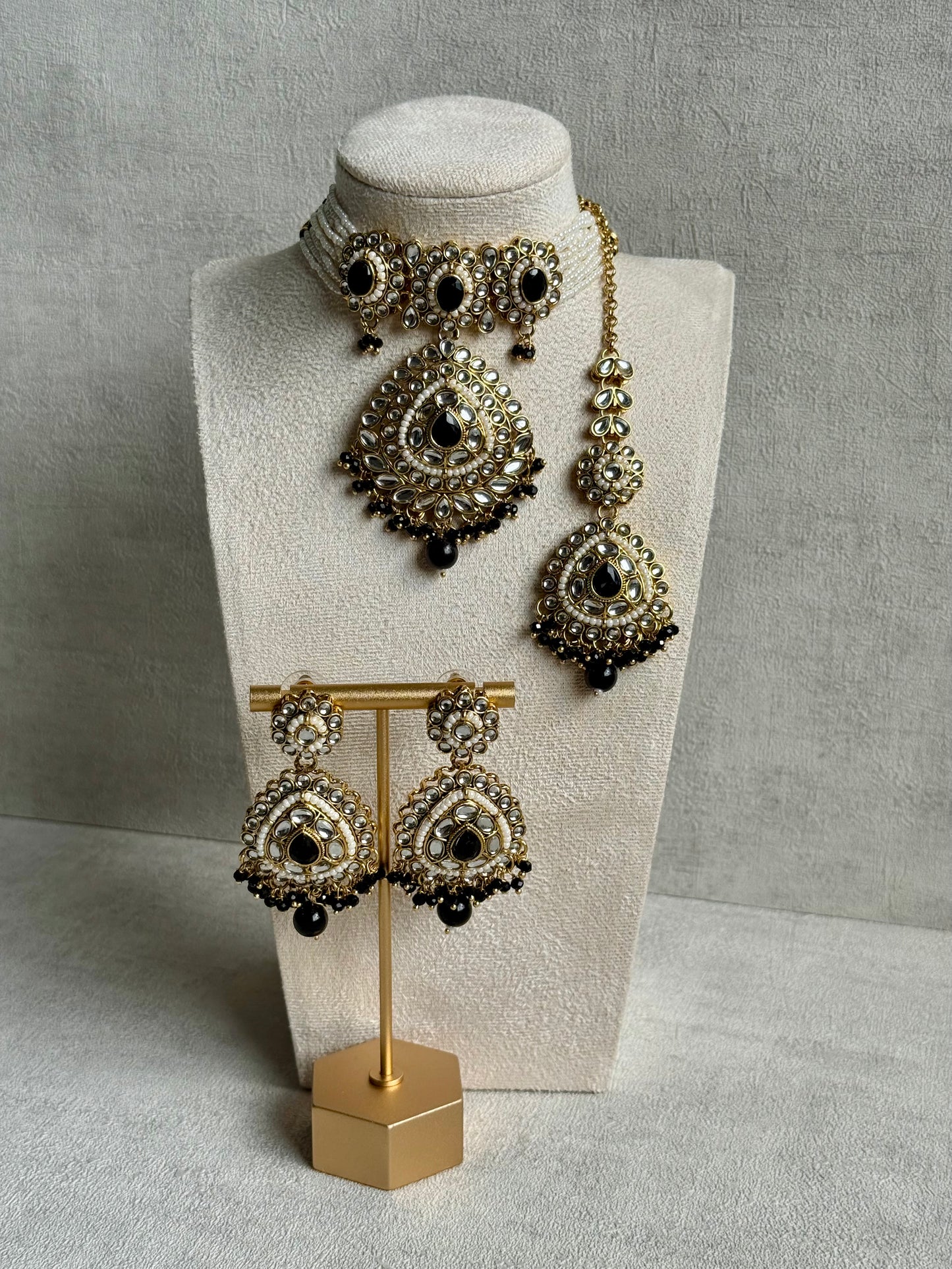 Ayura Designs Tehreem Set with Necklace, Earrings & Tikka – Mirror-Cut Stones, Black Beads & Antique Gold Finish