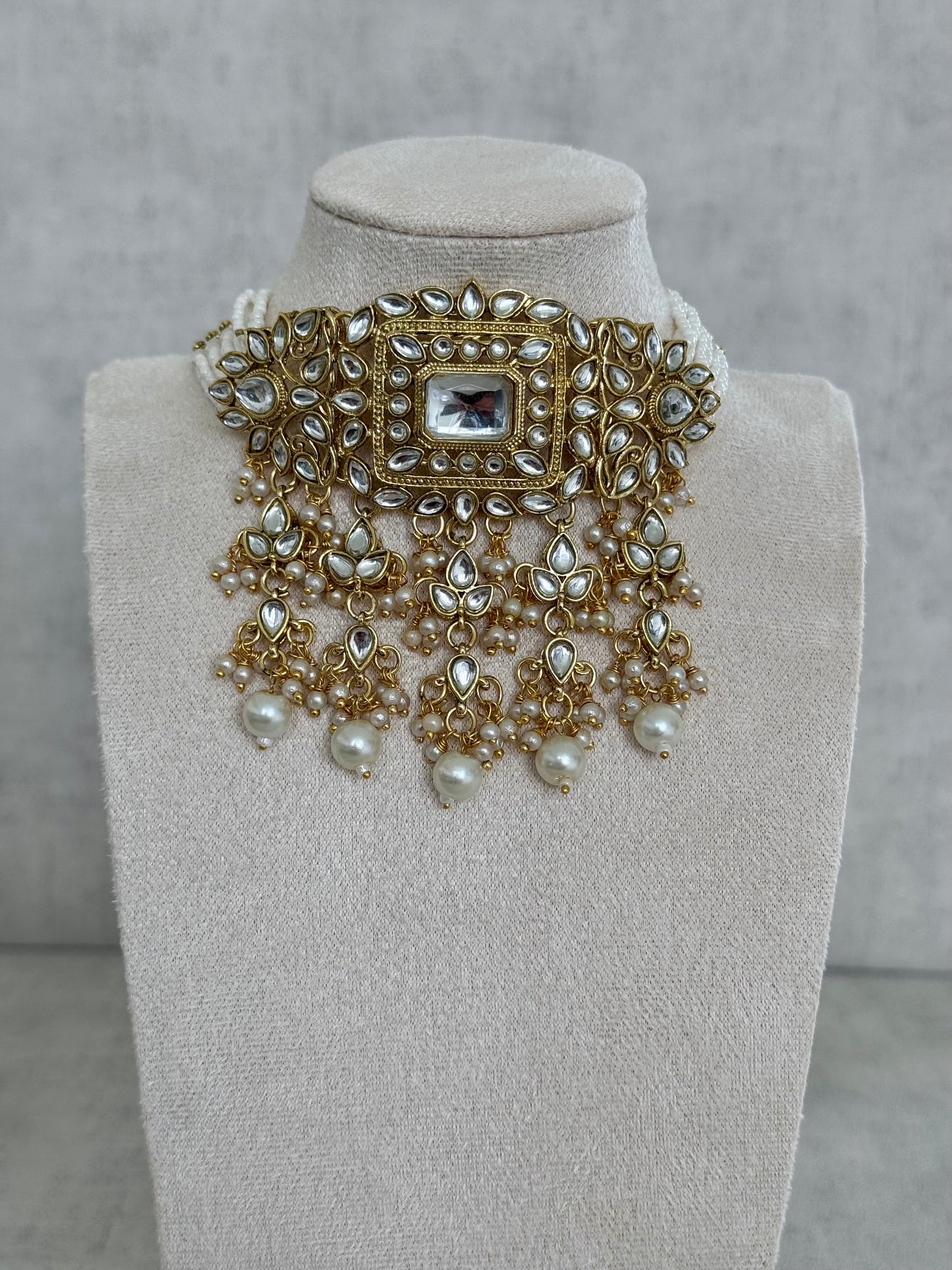 Ayura Designs Maya Choker Set – Luxurious Gold-Plated Kundan & Pearl Jewelry Ensemble with Choker, Earrings & Maang Tikka