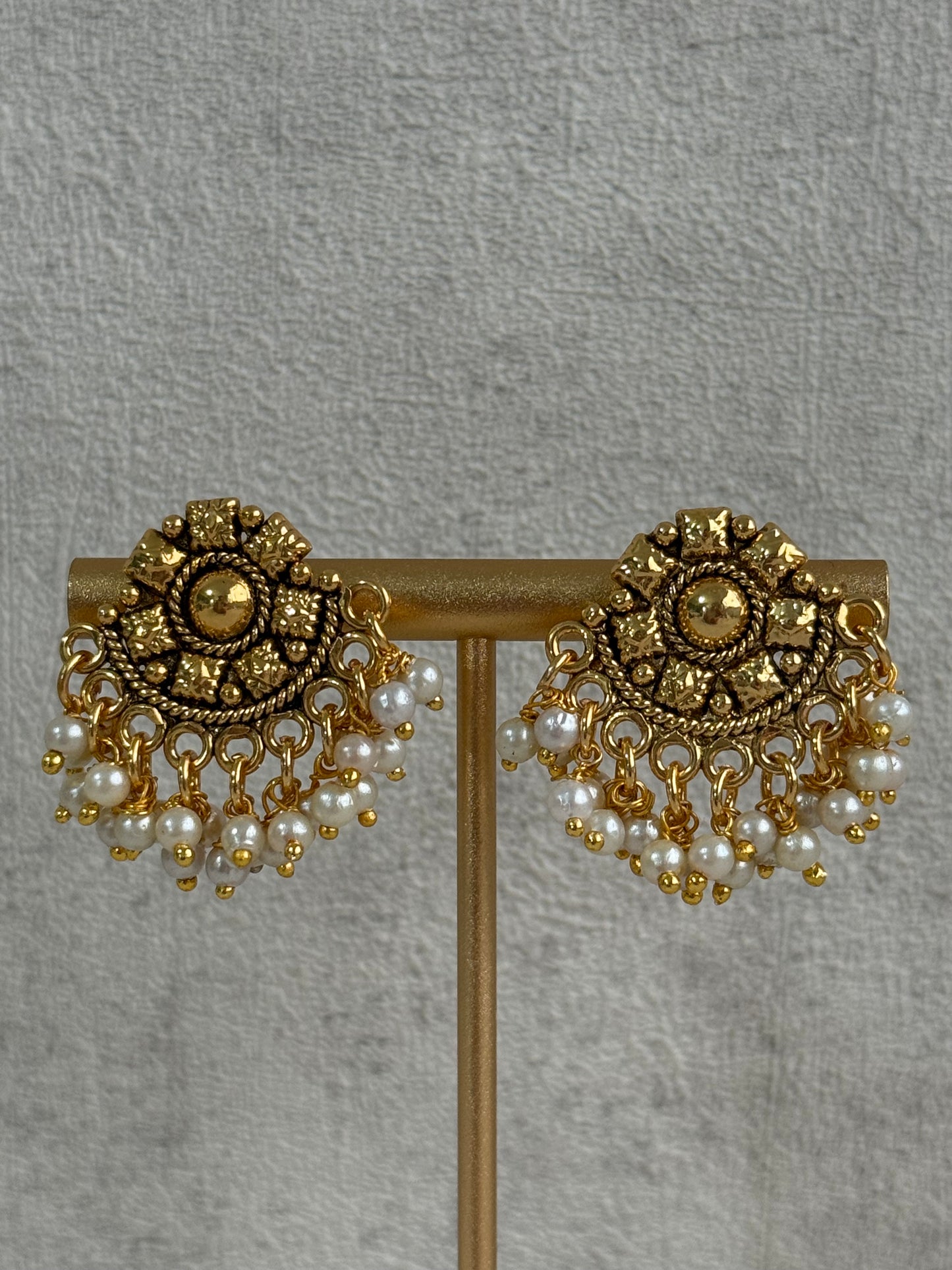 Ayura Designs Ranya Set – Antique Gold Necklace with Stud Earrings & Pearl Detailing