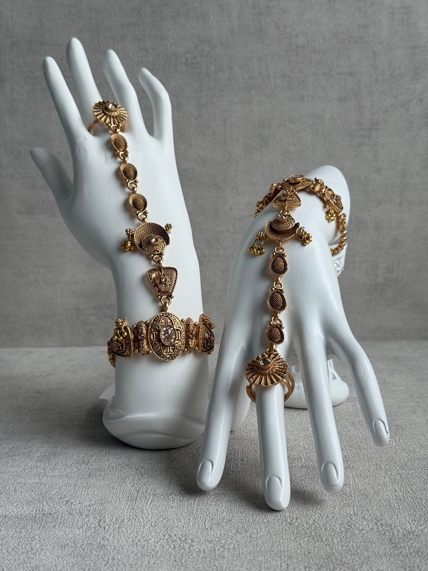 Ayura Designs Rewa Haathphool – Set of 2 Antique Gold Filigree Hand Ornament with Kundan Detailing