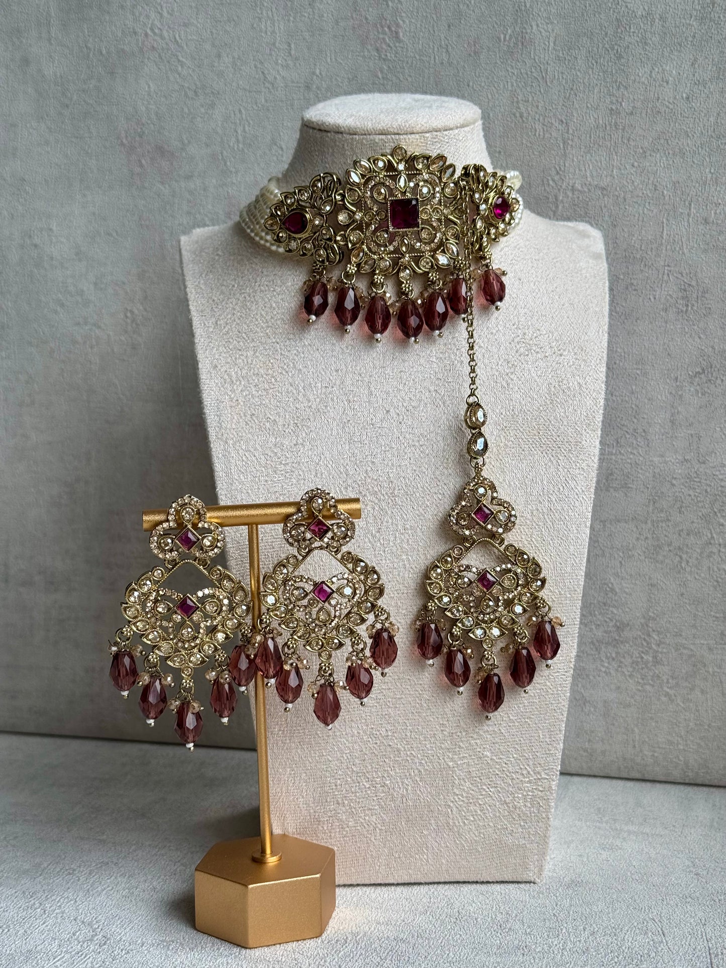 Ayura Designs Alveena Set – Majestic Gold-Tone Choker, Opulent Chandelier Earrings & Tikka, Lavishly Adorned with Radiant Wine-Tinted Crystals