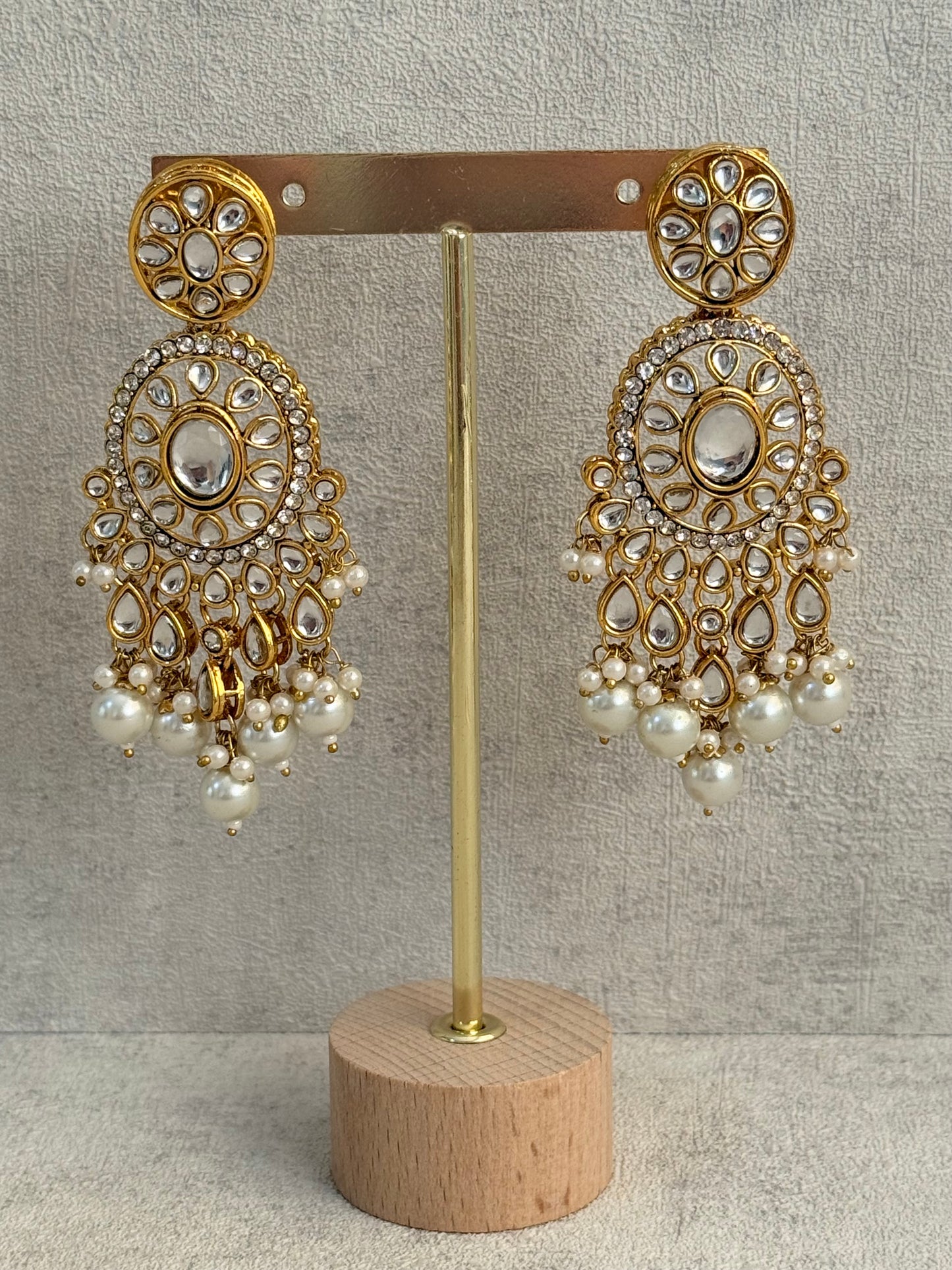 Ayura Designs Zara Set with Necklace, Earrings, Tikka & Passa – Antique Gold with Kundan Detailing & Ivory Pearl Drops