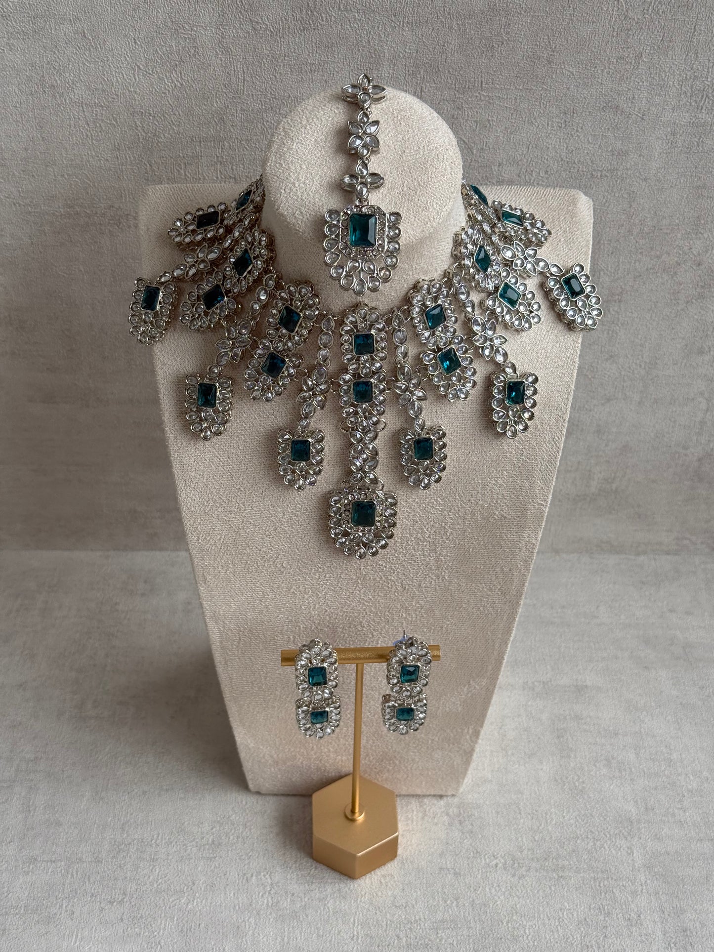 Ayura Designs Zinnia Set – Necklace, Earrings & Tikka with Teal Stones and Mirror-Cut Polki in Silver Finish